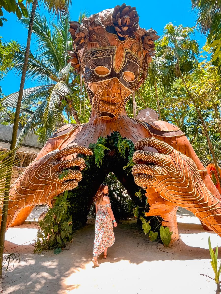 Ven a La Luz Sculpture Tulum