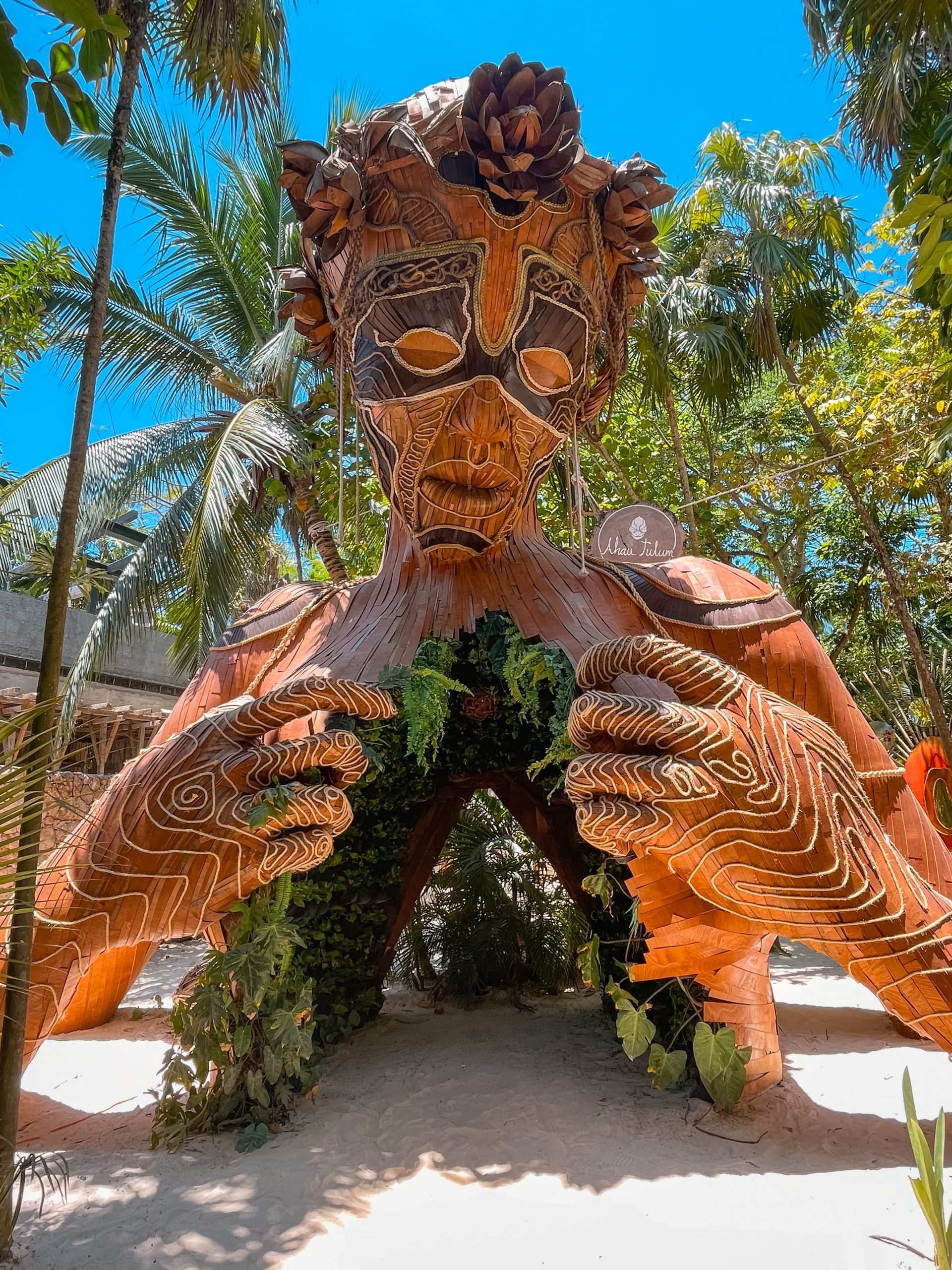 Ven a La Luz Sculpture Tulum